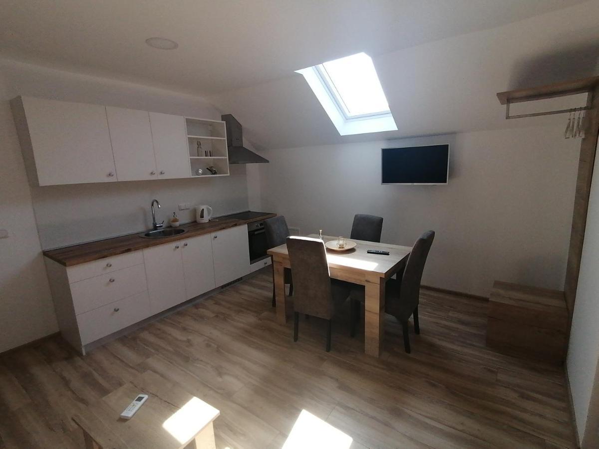 Farma & Apartmani Opg Sasa Delic Korenica Eksteriør bilde