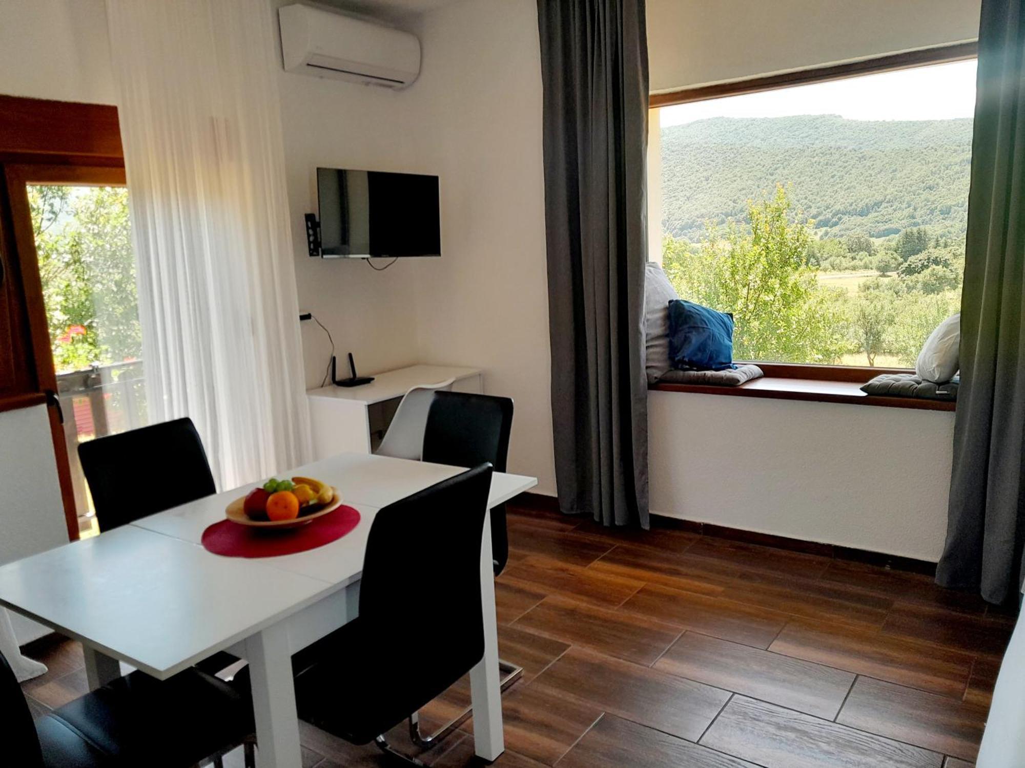Farma & Apartmani Opg Sasa Delic Korenica Rom bilde